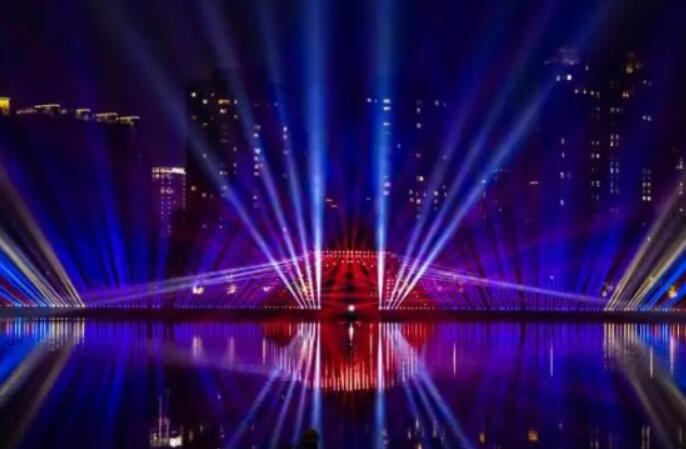 “现代科技激光秀”点亮沈阳浑河