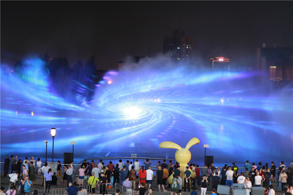 水幕电影引爆科技菊园秀